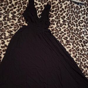 Black V-Neck Sleeveless Maxi Dress